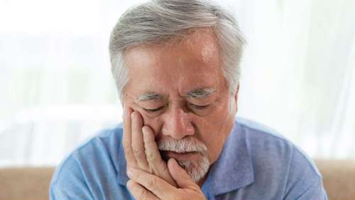 man in pain holding jaw | emergency dentist toowoomba